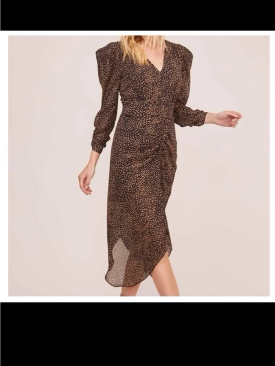 Astr Dresses & Skirts - NWT ASTR the Label Ruched Front Midi Dress in Black/Taupe print
Size XL
